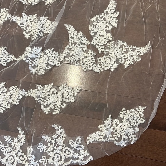 ⭐️WHITE Lace Edge Cathedral Length Wedding Bridal Veil with Comb⭐️ - Picture 8 of 11